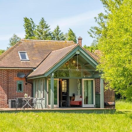 Вилла Ultimate Constable Country Rural Retreat - The Pump House Колчестер Экстерьер фото